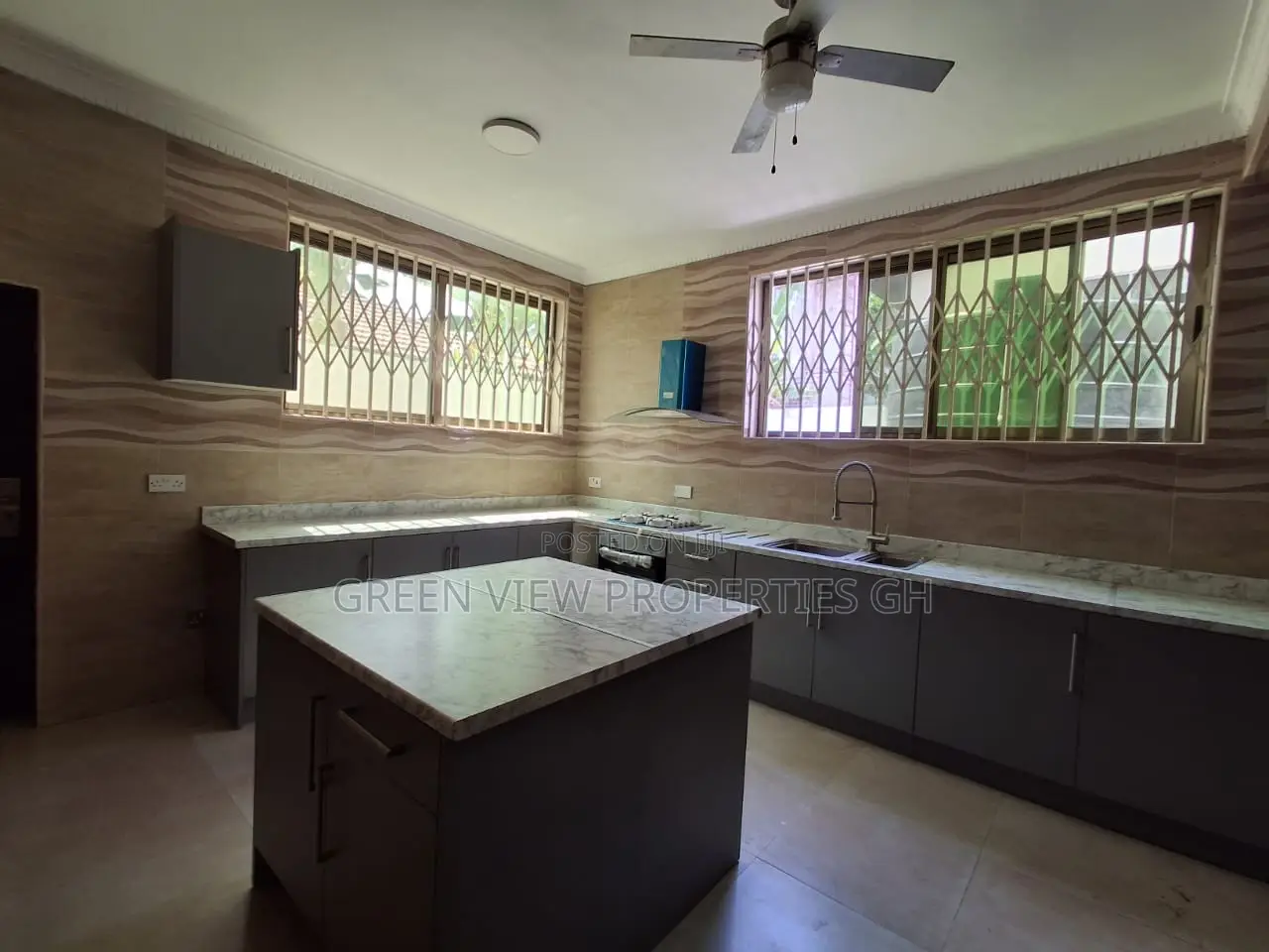 6bdrm Mansion in East Legon for rent