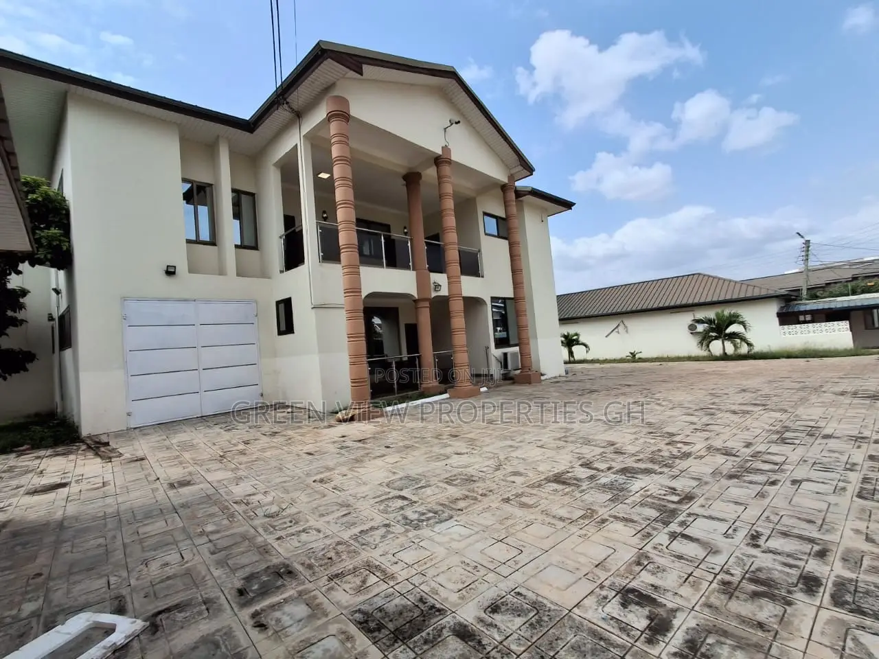 6bdrm Mansion in East Legon for rent