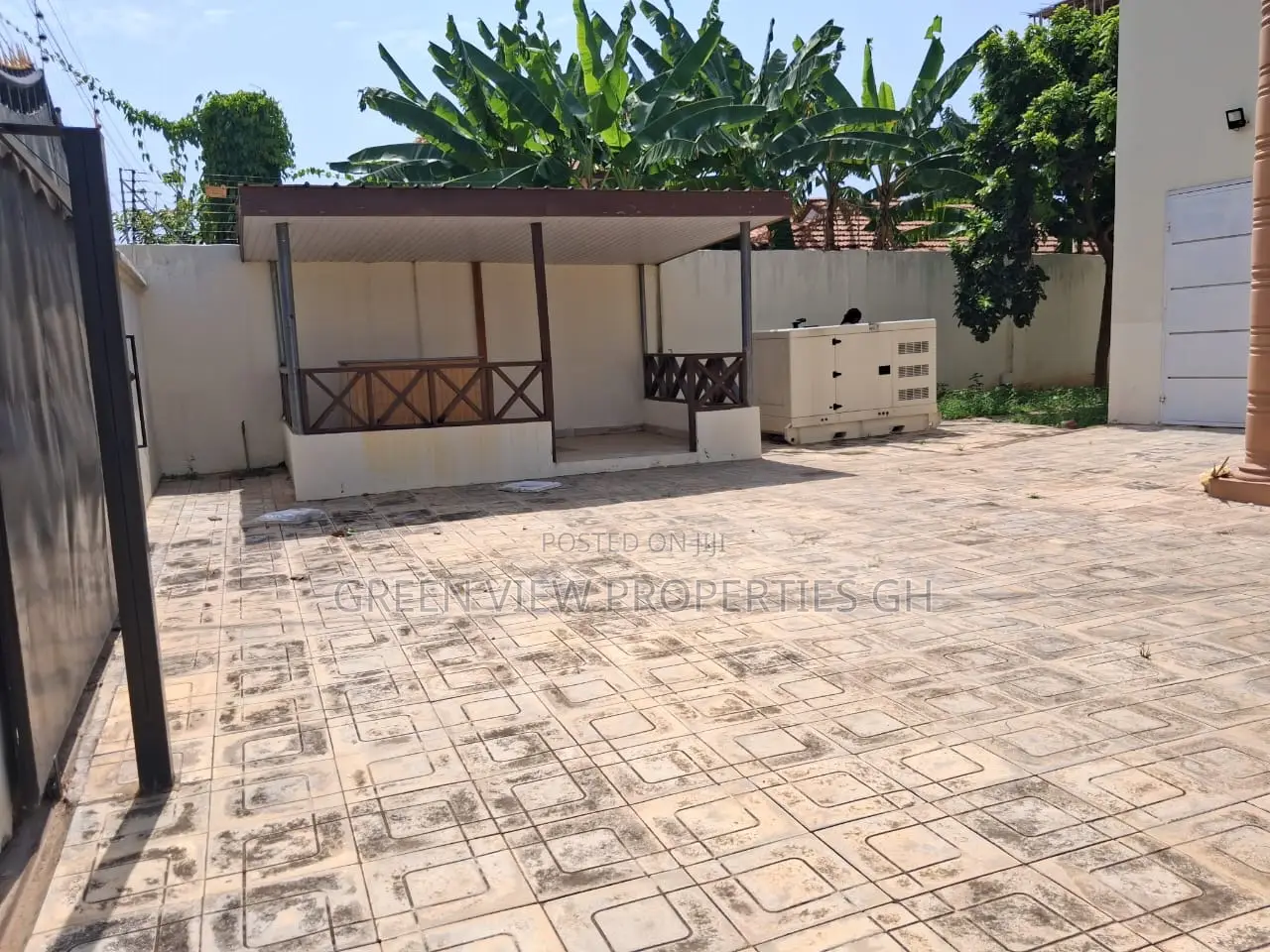 6bdrm Mansion in East Legon for rent