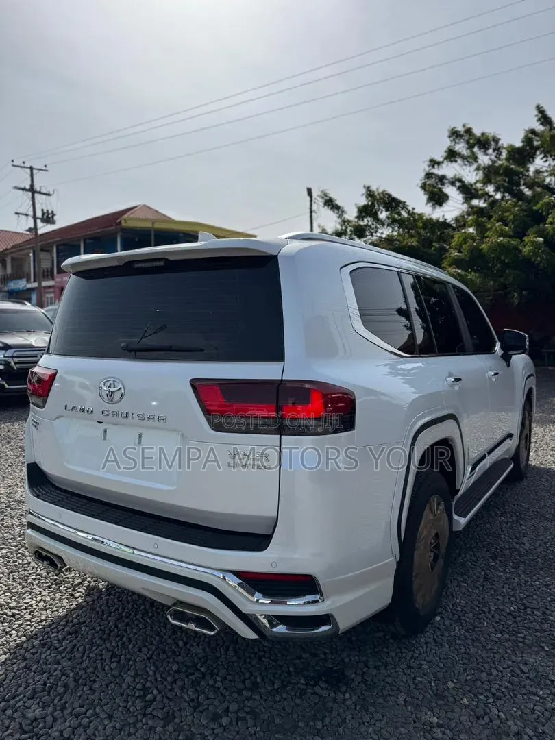 New Toyota Land Cruiser LC250 2025 White