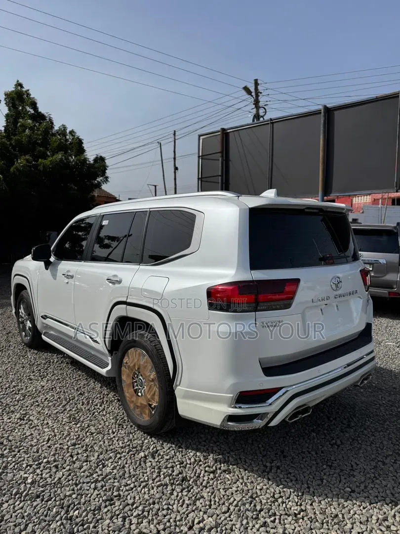 New Toyota Land Cruiser LC250 2025 White