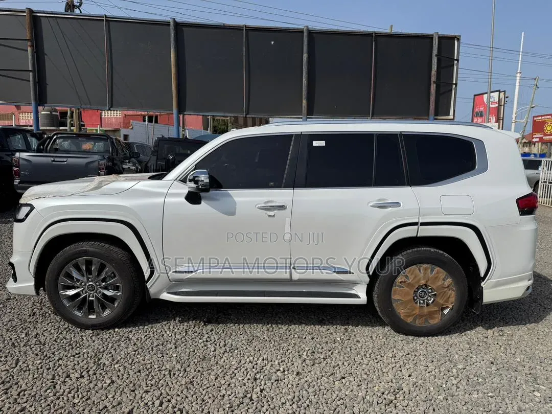 New Toyota Land Cruiser LC250 2025 White