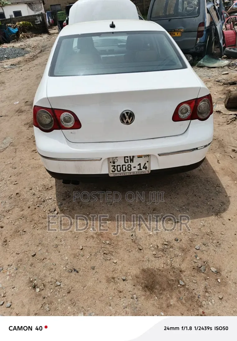 Volkswagen Passat 2010 White