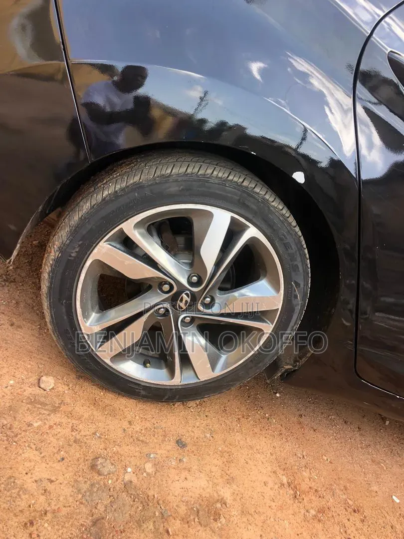 Hyundai Elantra 2016 Black