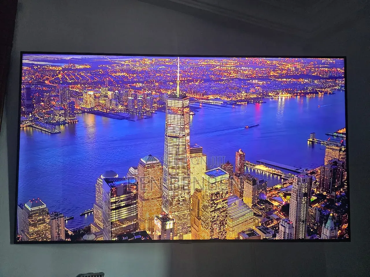Samsung 55" Uhd Smart Tv+ Wallmount as Gift