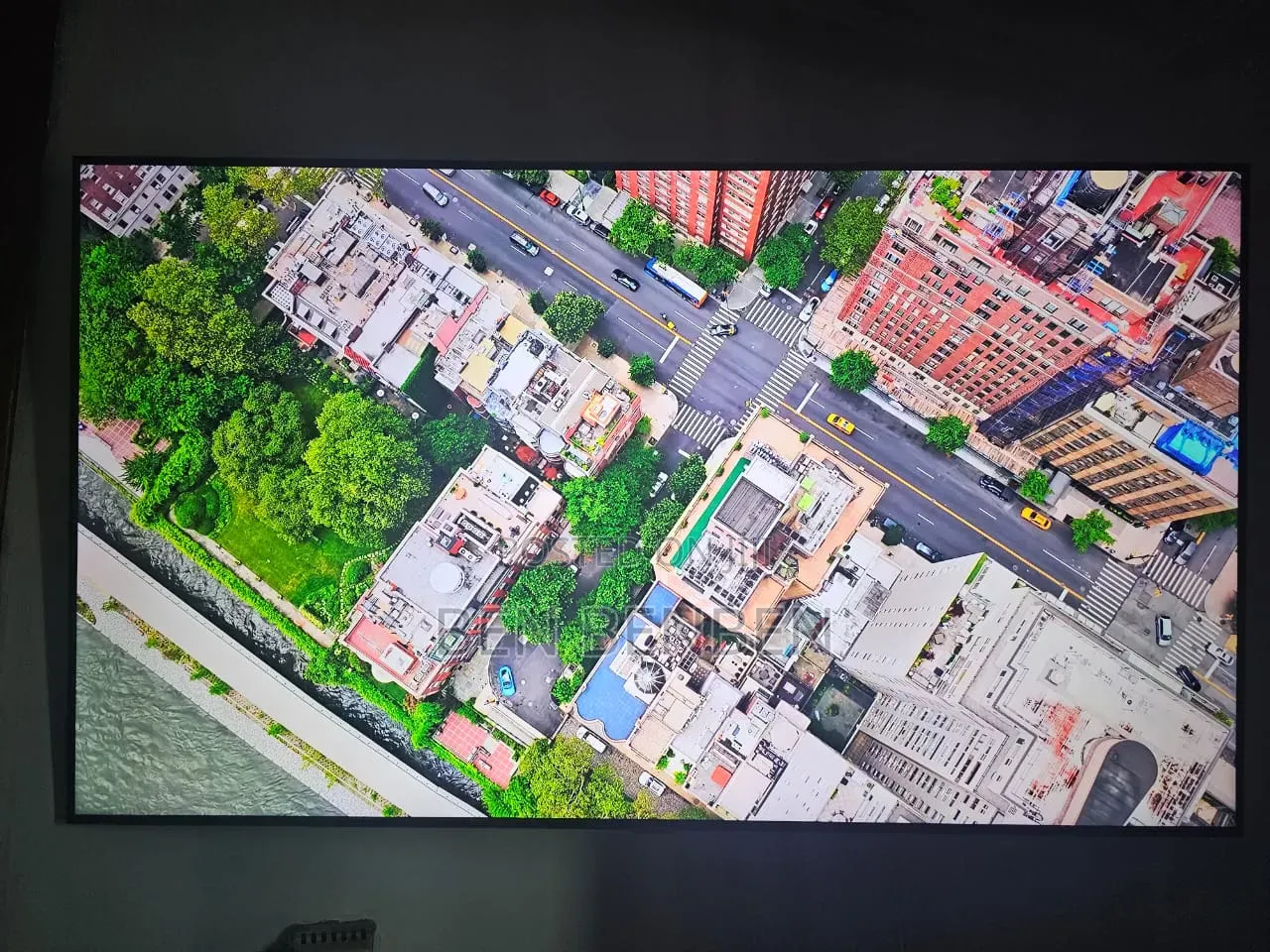 Samsung 55" Uhd Smart Tv+ Wallmount as Gift