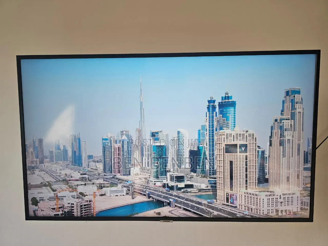 Samsung 43 Inches Uhd Smart Tv + Wallmount