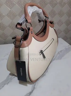 Pedra Hand Bag