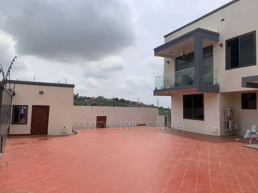 Furnished 2bdrm Apartment in Ashomang Estate for rent