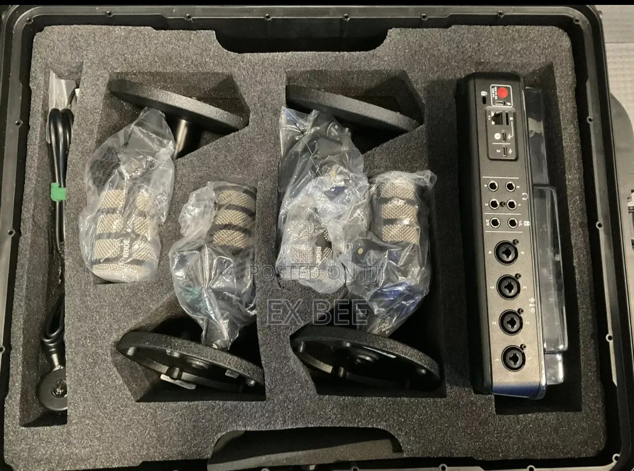 Rodecaster Pro 2 Podcasting Bundle, 4pcs Mics, Stands, XLR Cables