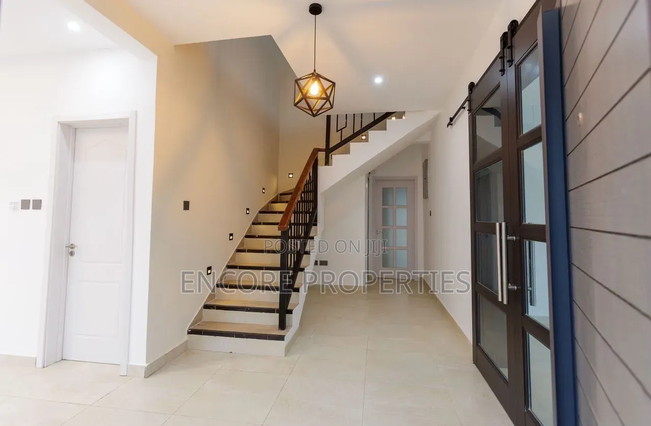 4bdrm House in Nikoi Street, A&C Mall Area for rent