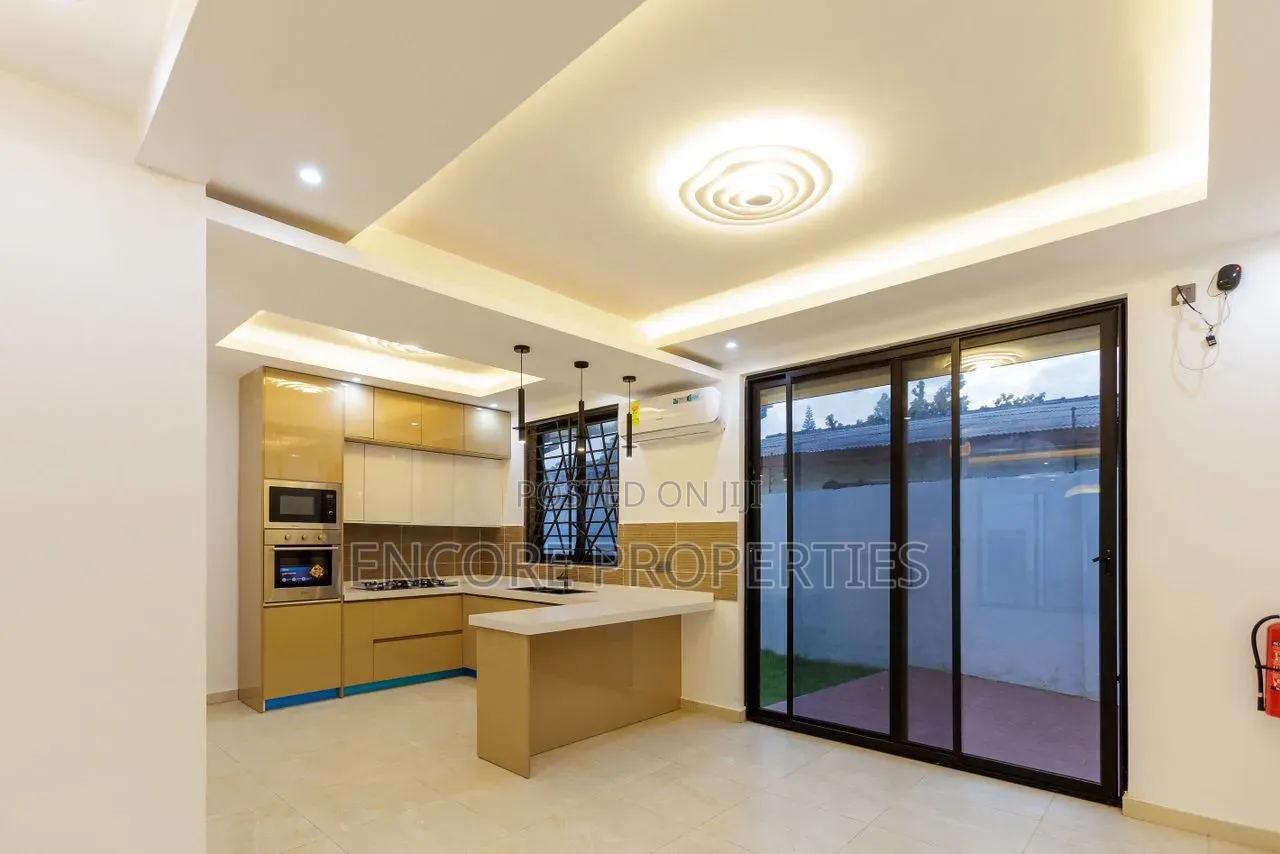 4bdrm House in Nikoi Street, A&C Mall Area for rent