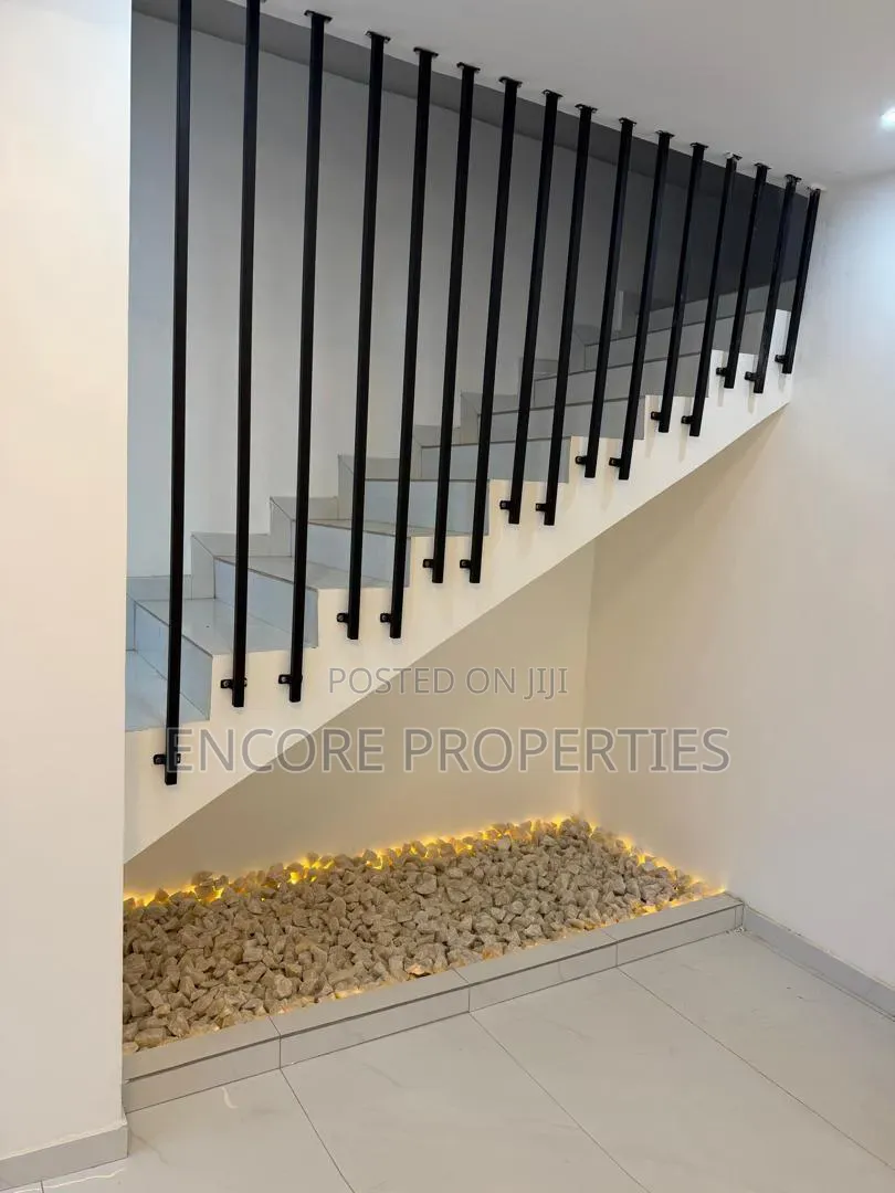 Furnished 2bdrm House in East Legon Hills, American House for sale
