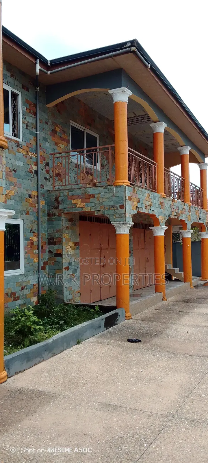 3bdrm Block of Flats in Highways Koforidua, New-Juaben Municipal