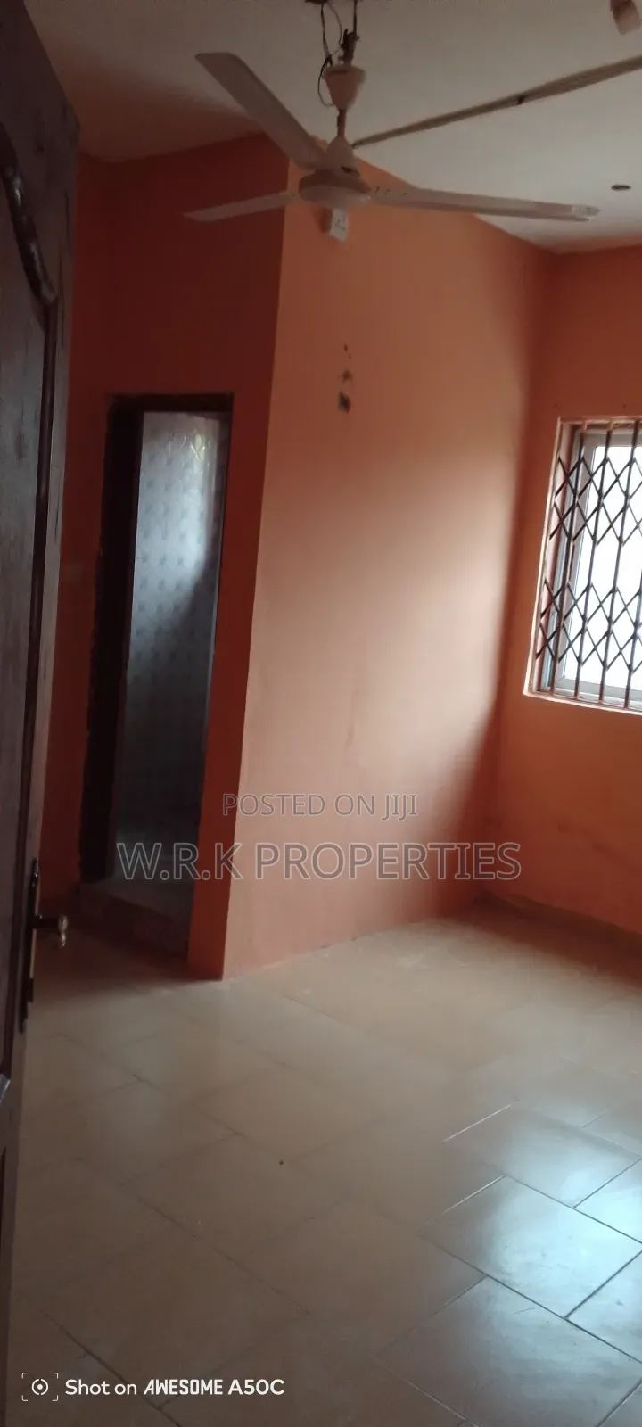 3bdrm Block of Flats in Highways Koforidua, New-Juaben Municipal