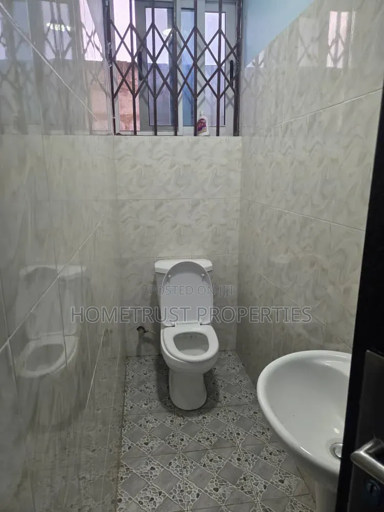 20bdrm Apartment in Amasaman Doboro for sale