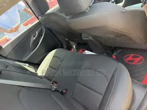 Hyundai Elantra 2018 Red