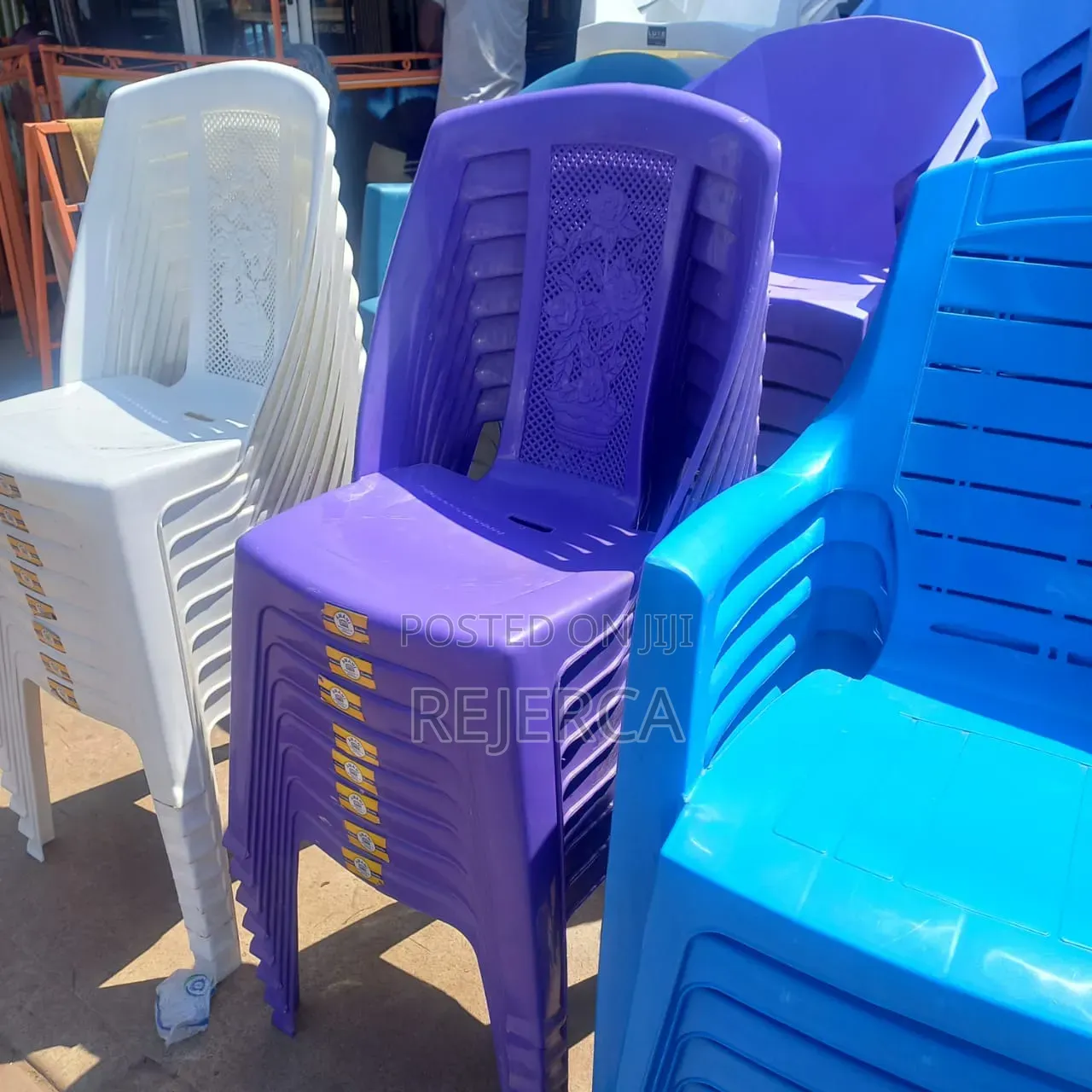 Arimless Plastic Chair
