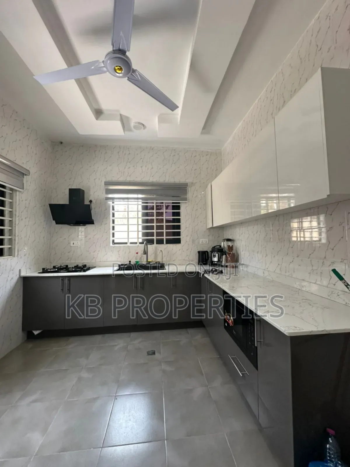 4bdrm House in Kb Properties, Baatsona Total for rent