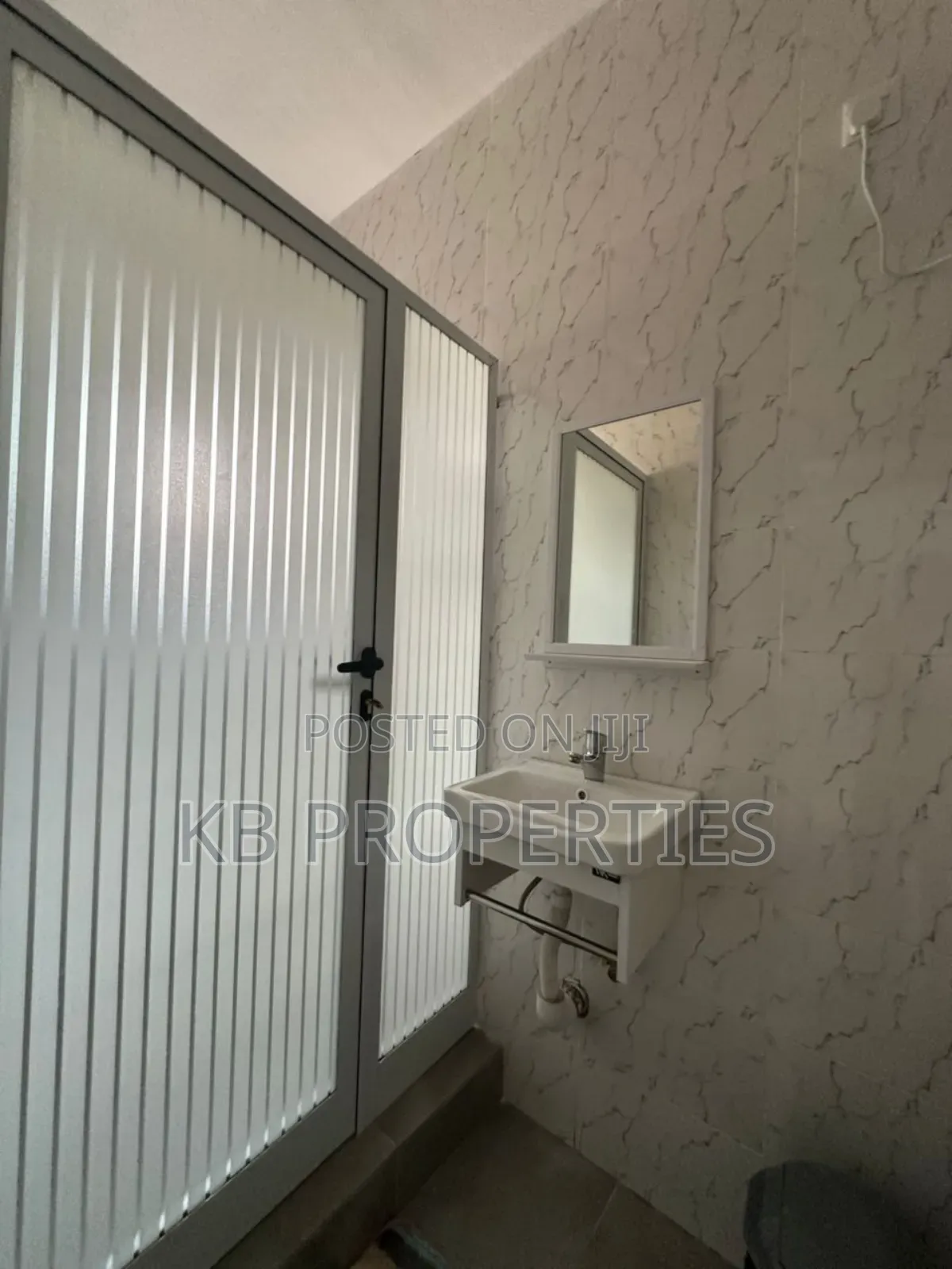 4bdrm House in Kb Properties, Baatsona Total for rent