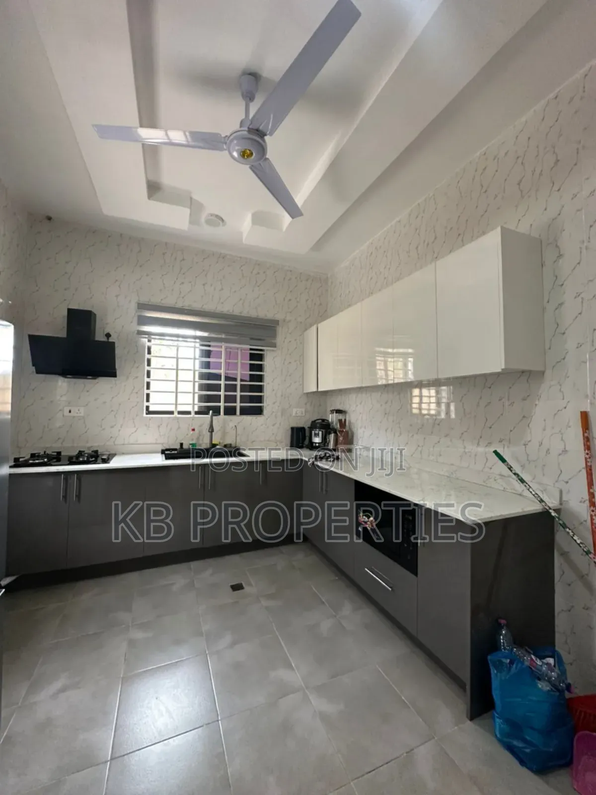 4bdrm House in Kb Properties, Baatsona Total for rent