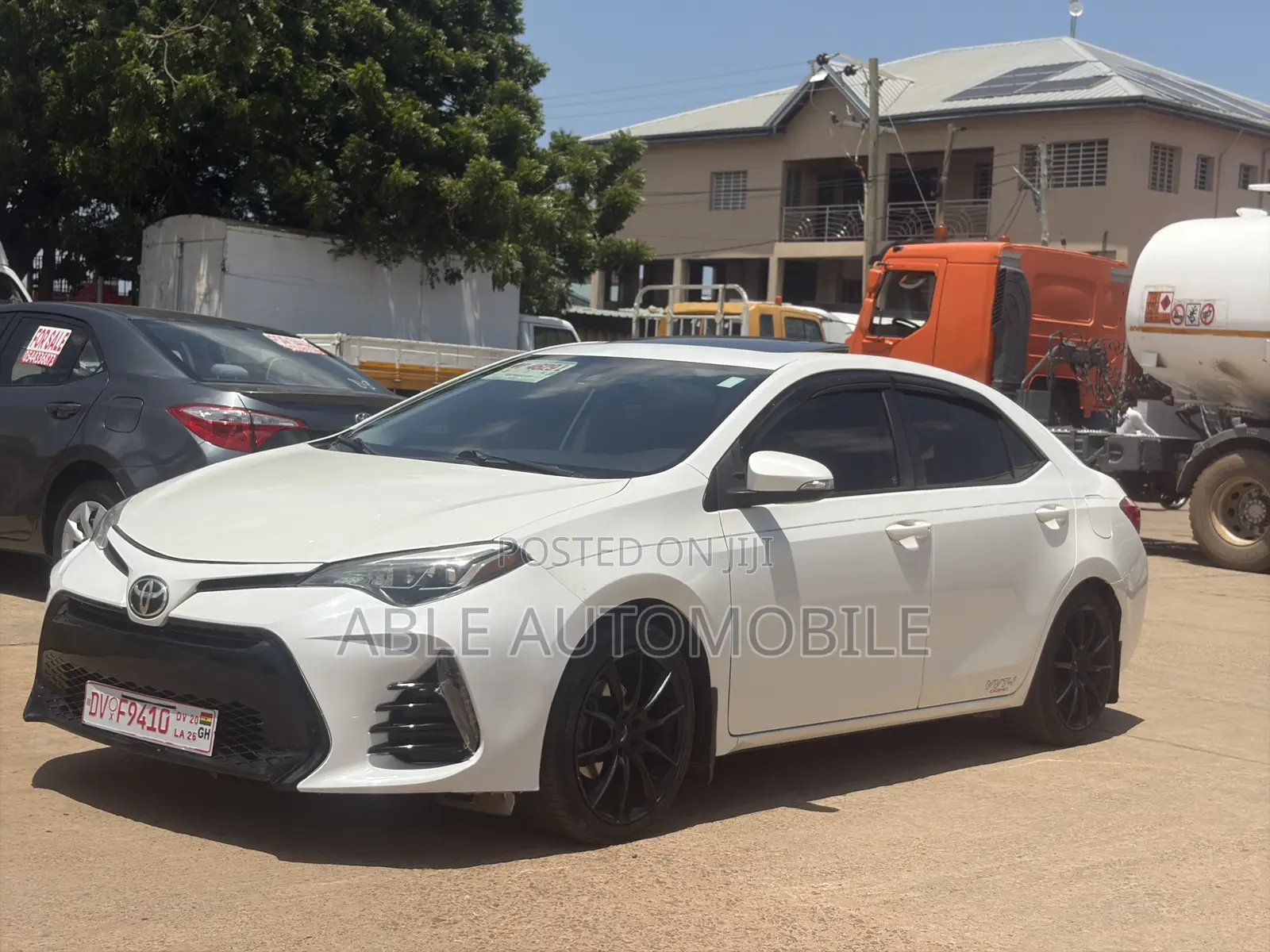 Toyota Corolla SE Special Edition 4dr Sedan (1.8L 4cyl CVT) 2017 White