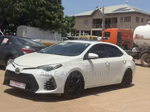 Toyota Corolla SE Special Edition 4dr Sedan (1.8L 4cyl CVT) 2017 White