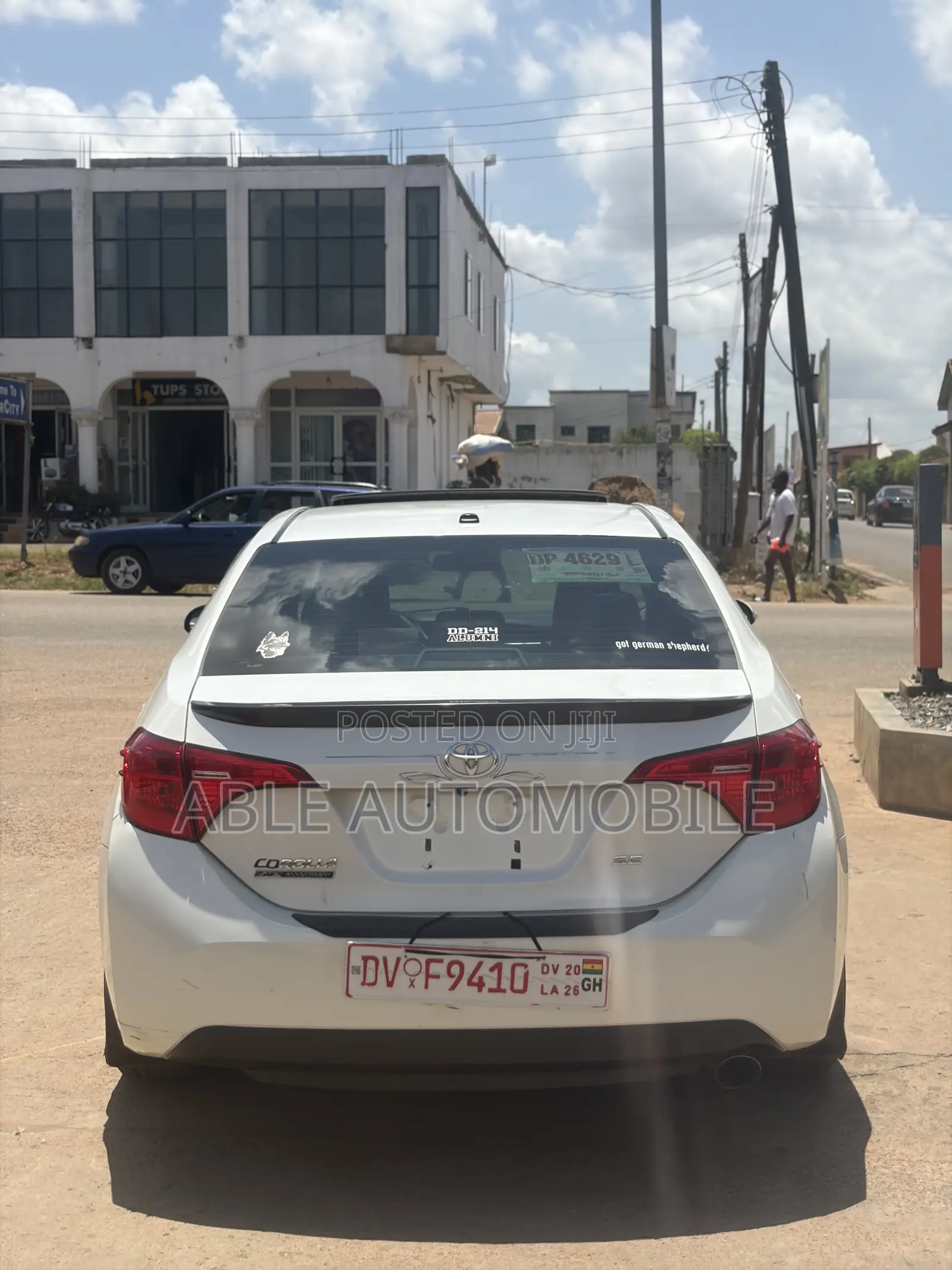 Toyota Corolla SE Special Edition 4dr Sedan (1.8L 4cyl CVT) 2017 White