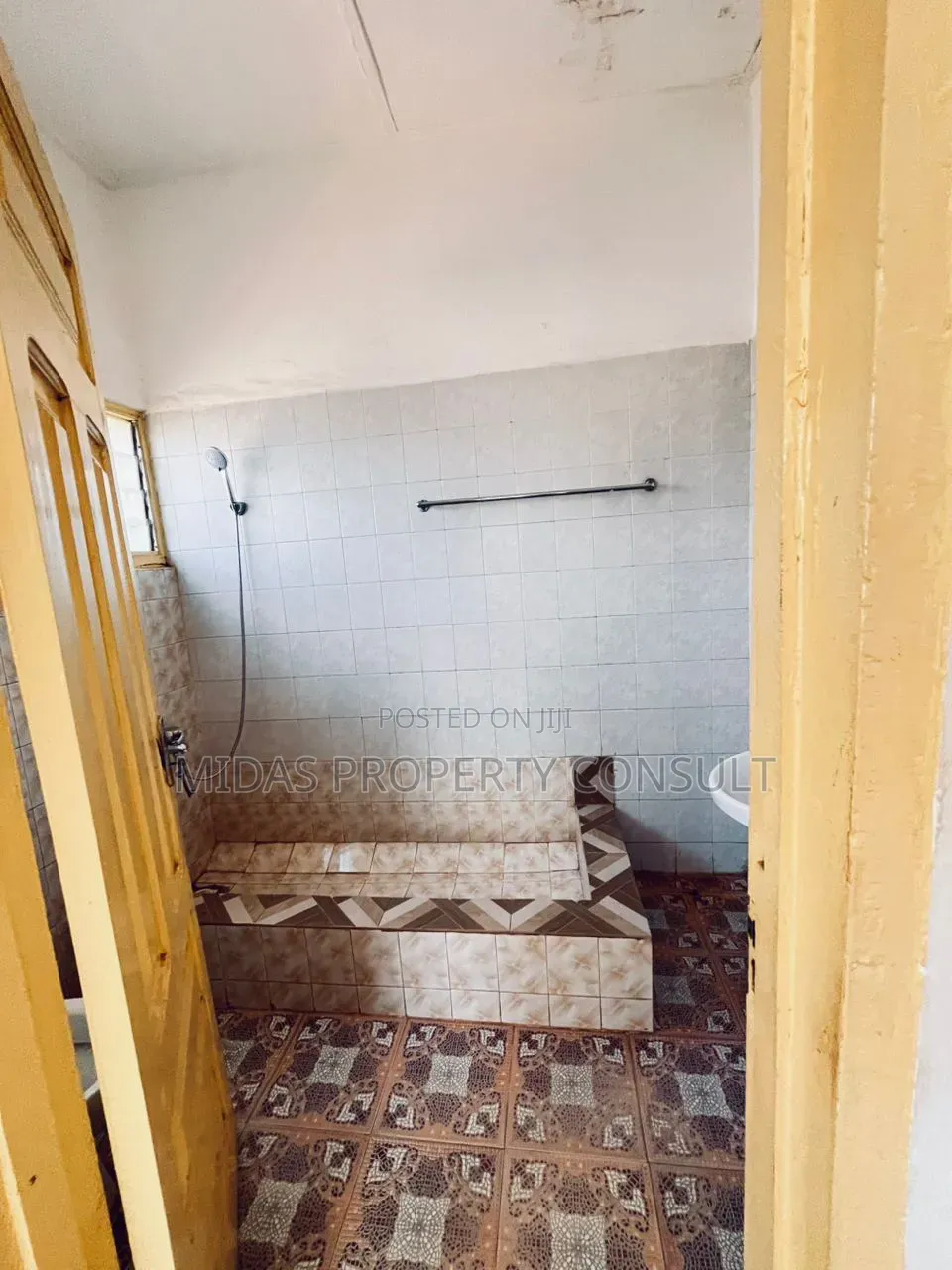 4bdrm House in Upsa for rent