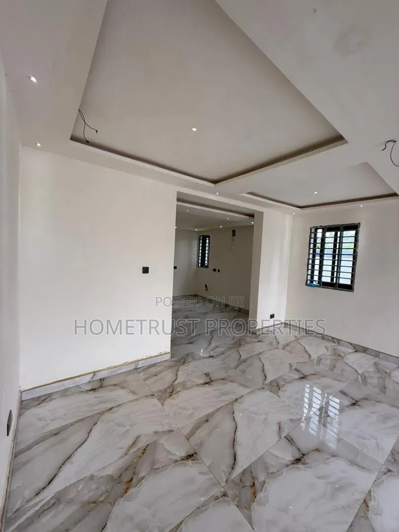 5bdrm Duplex in Adenta Ssnit for sale