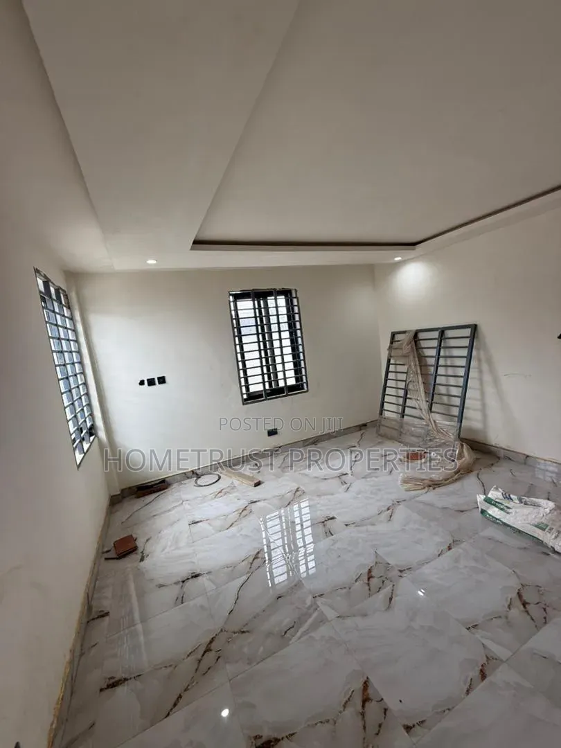 5bdrm Duplex in Adenta Ssnit for sale