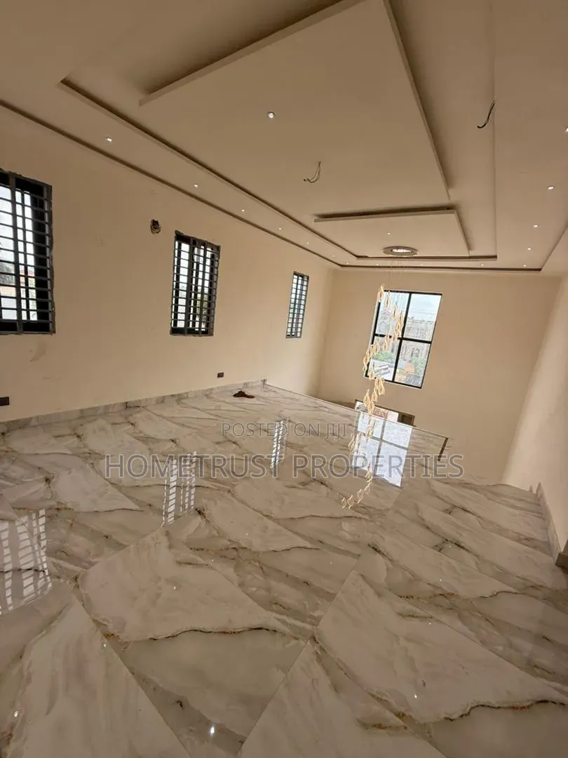 5bdrm Duplex in Adenta Ssnit for sale