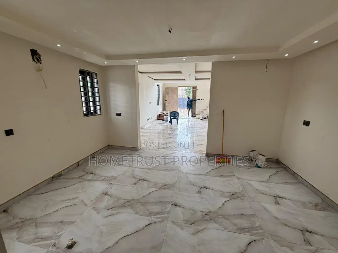 5bdrm Duplex in Adenta Ssnit for sale