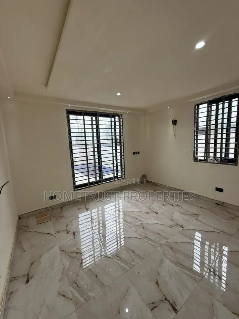5bdrm Duplex in Adenta Ssnit for sale