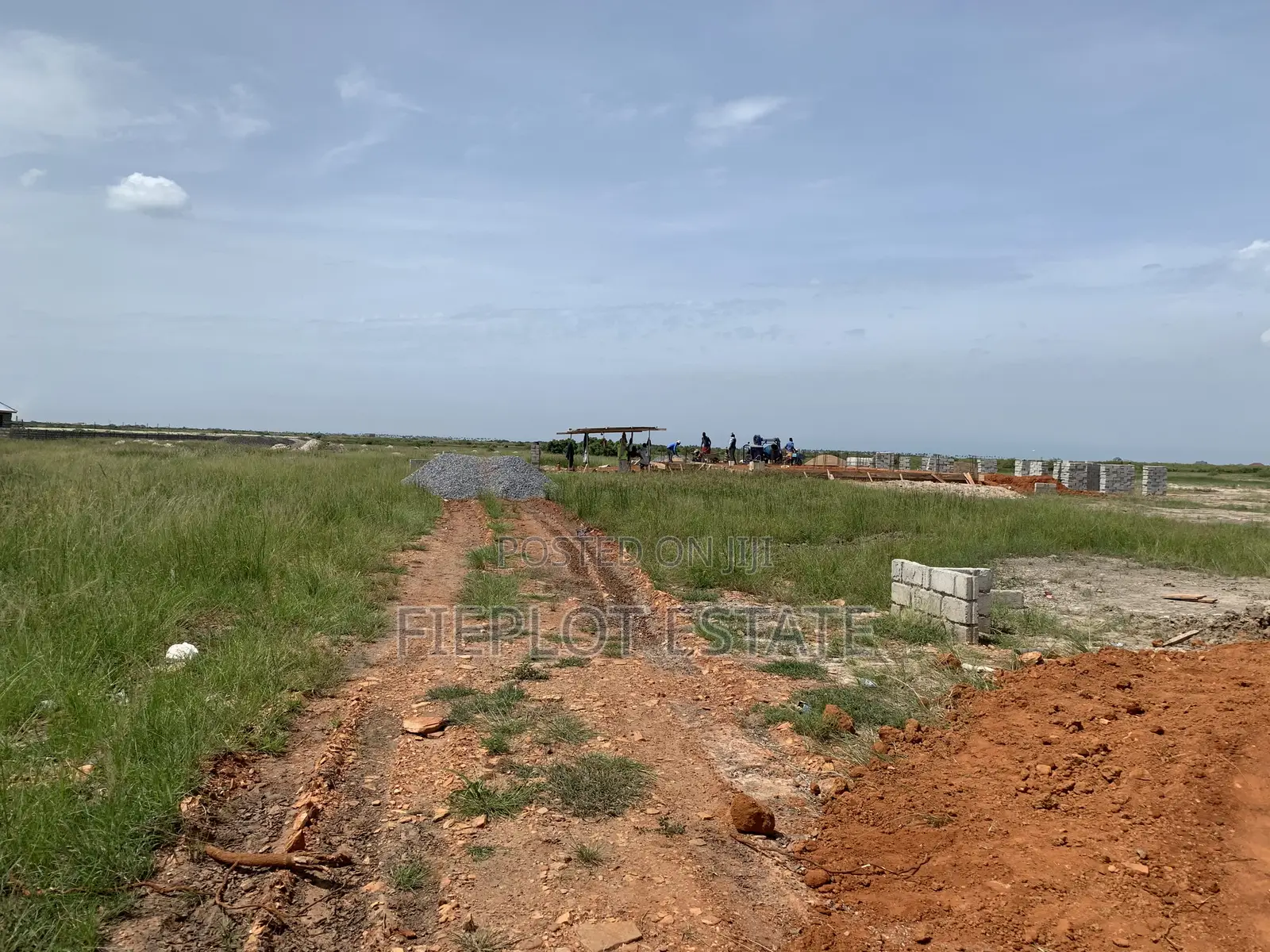 Comfortable Living – 70x100 Ft Plot 300,000ghs
