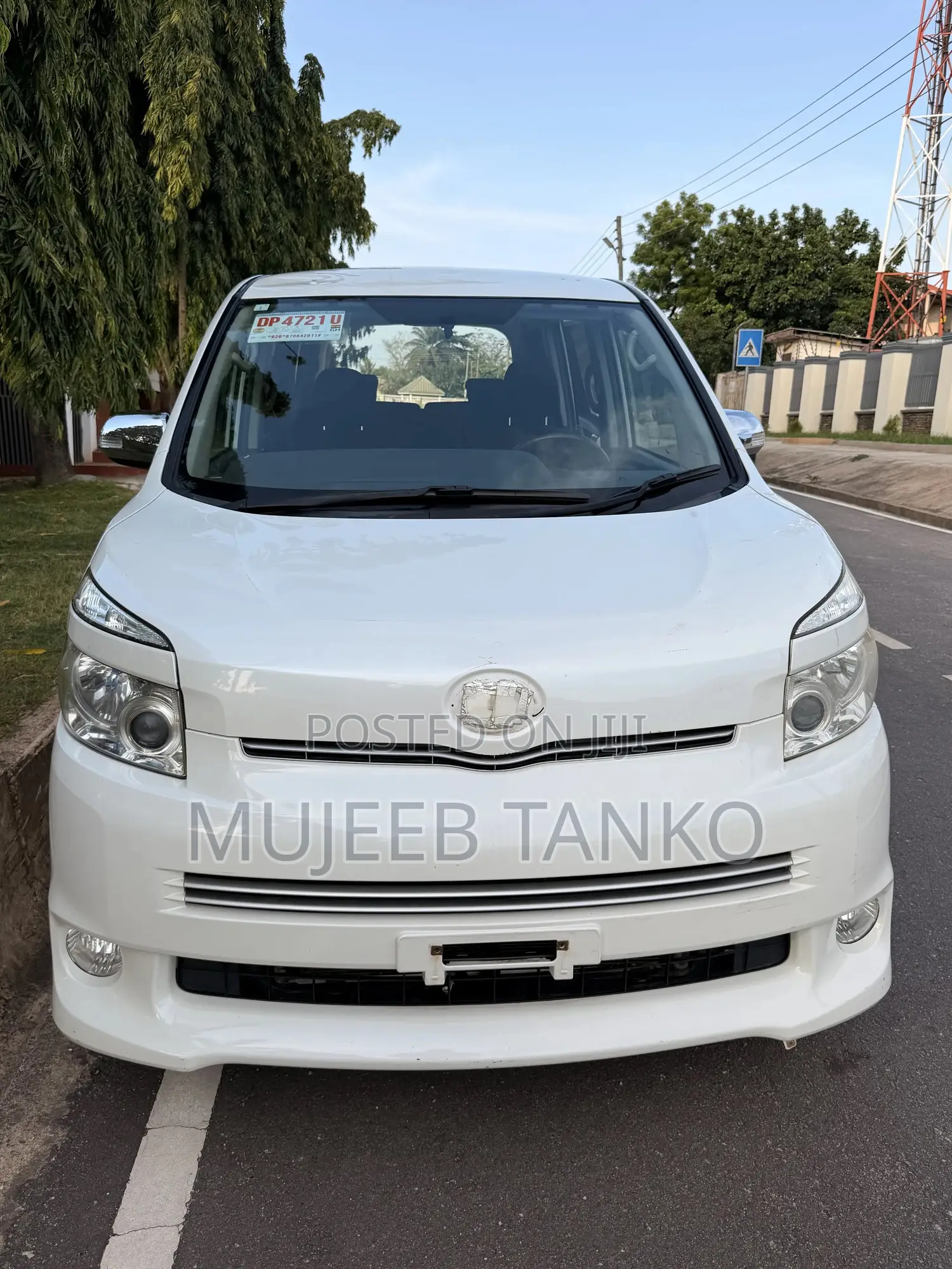 Toyota Voxy 2010 White