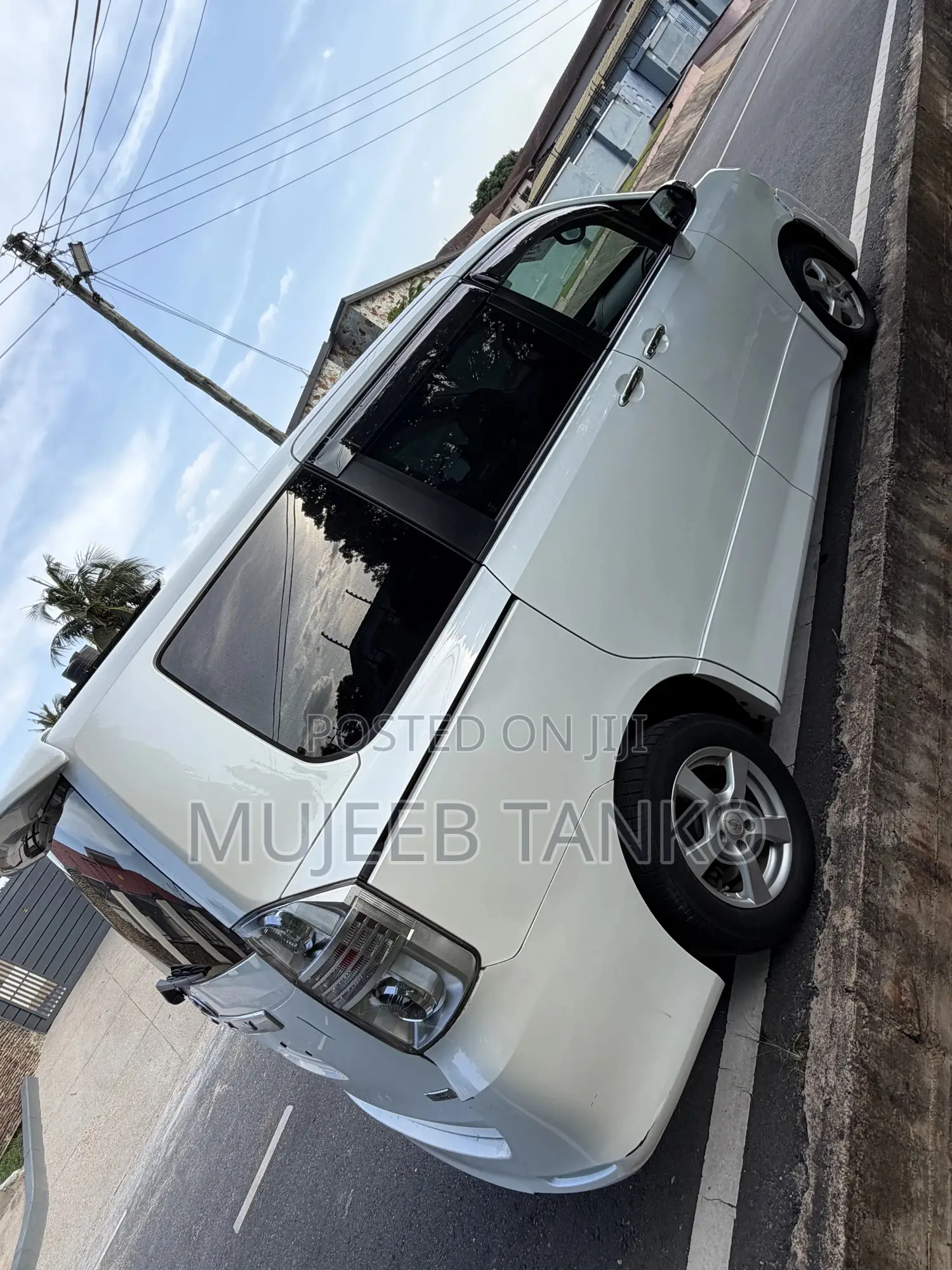 Toyota Voxy 2010 White