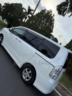 Toyota Voxy 2010 White