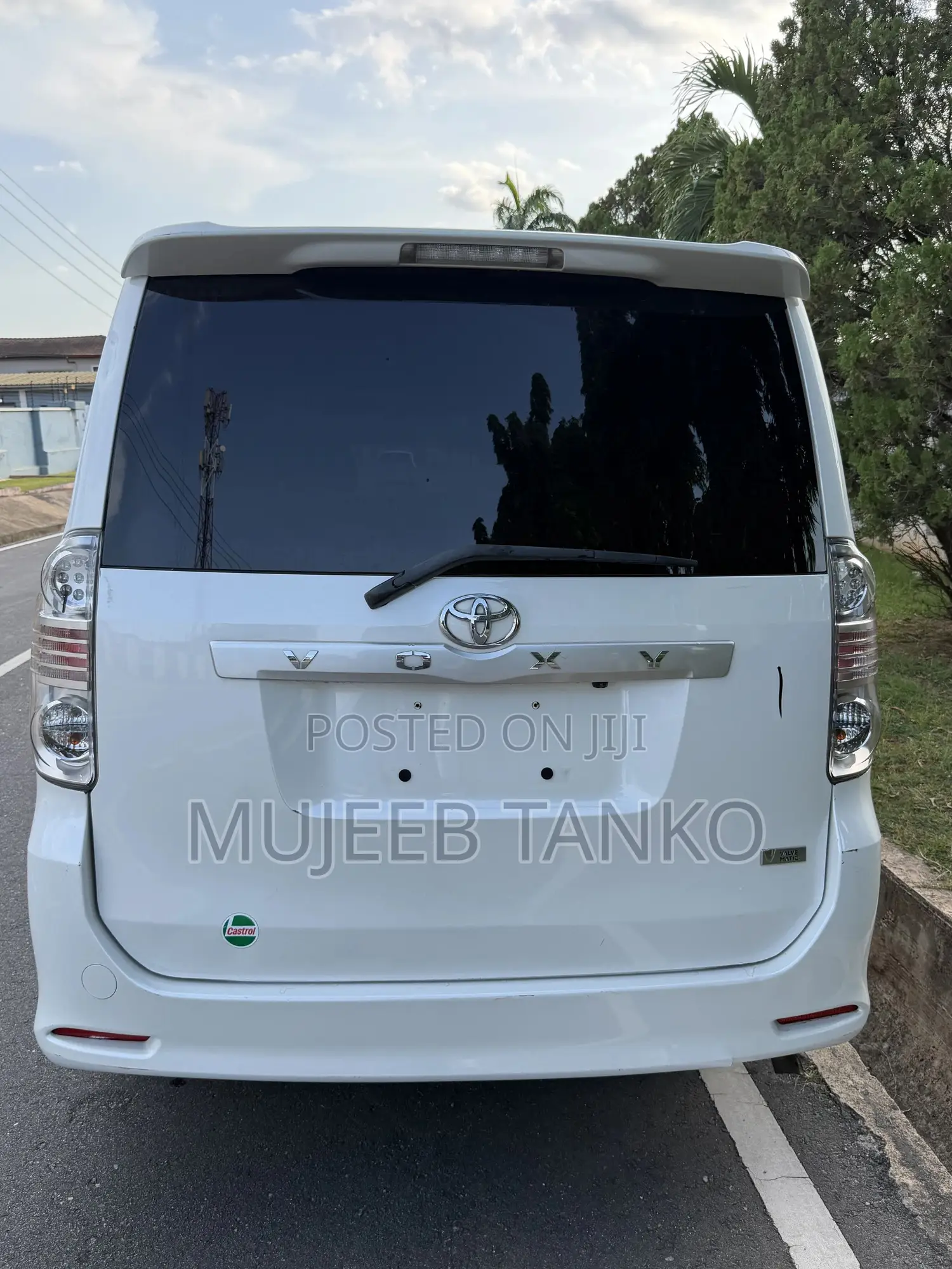 Toyota Voxy 2010 White