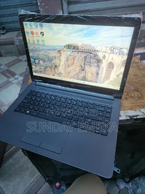 Laptop HP 240 4GB Intel SSD 128GB