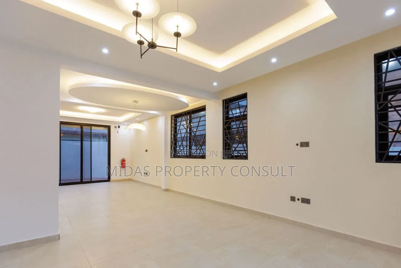 4bdrm Townhouse / Terrace in East Legon, Bawaleshie for rent