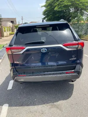 Toyota RAV4 XLE AWD 2020 Blue