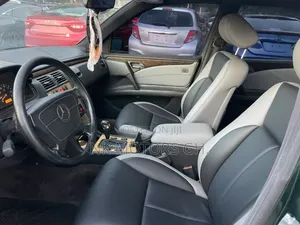 Mercedes-Benz E230 1990 Green