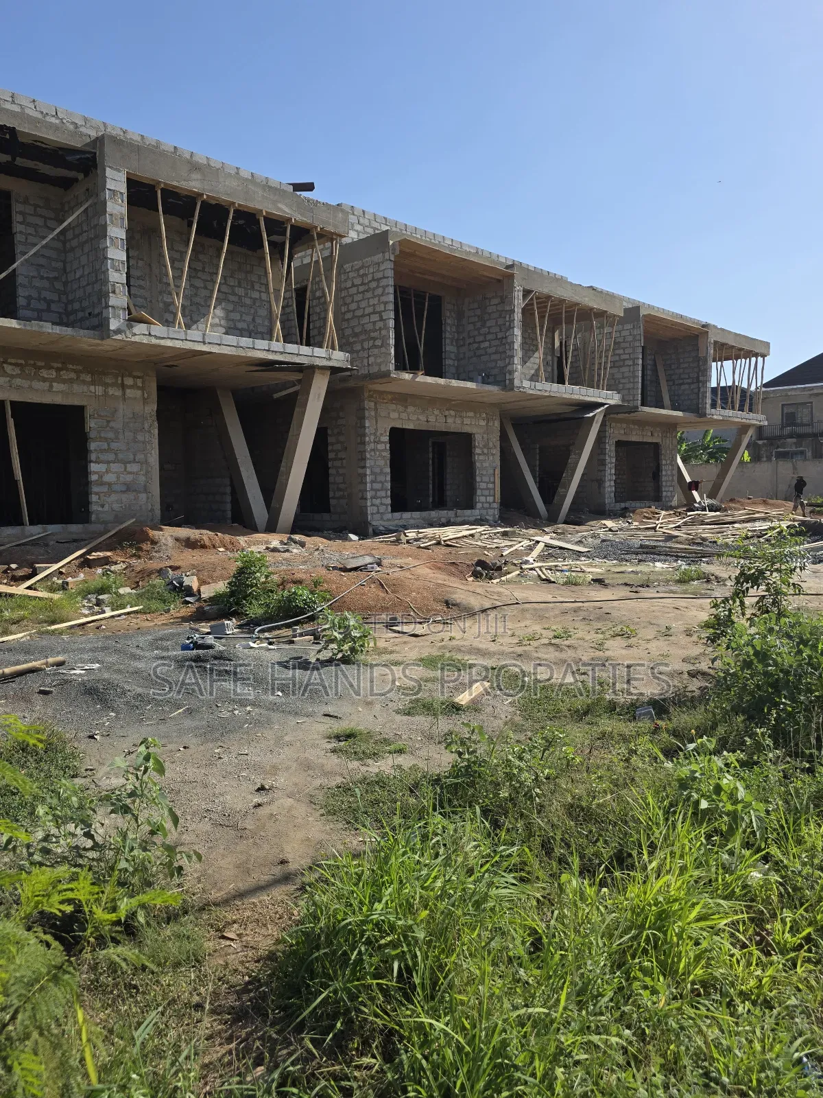 5bdrm House in Chrematin, Accra Metropolitan for sale