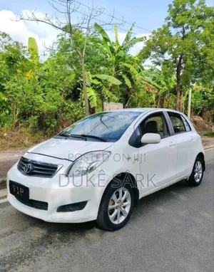 Toyota Yaris L Hatchback 3dr 2013 White
