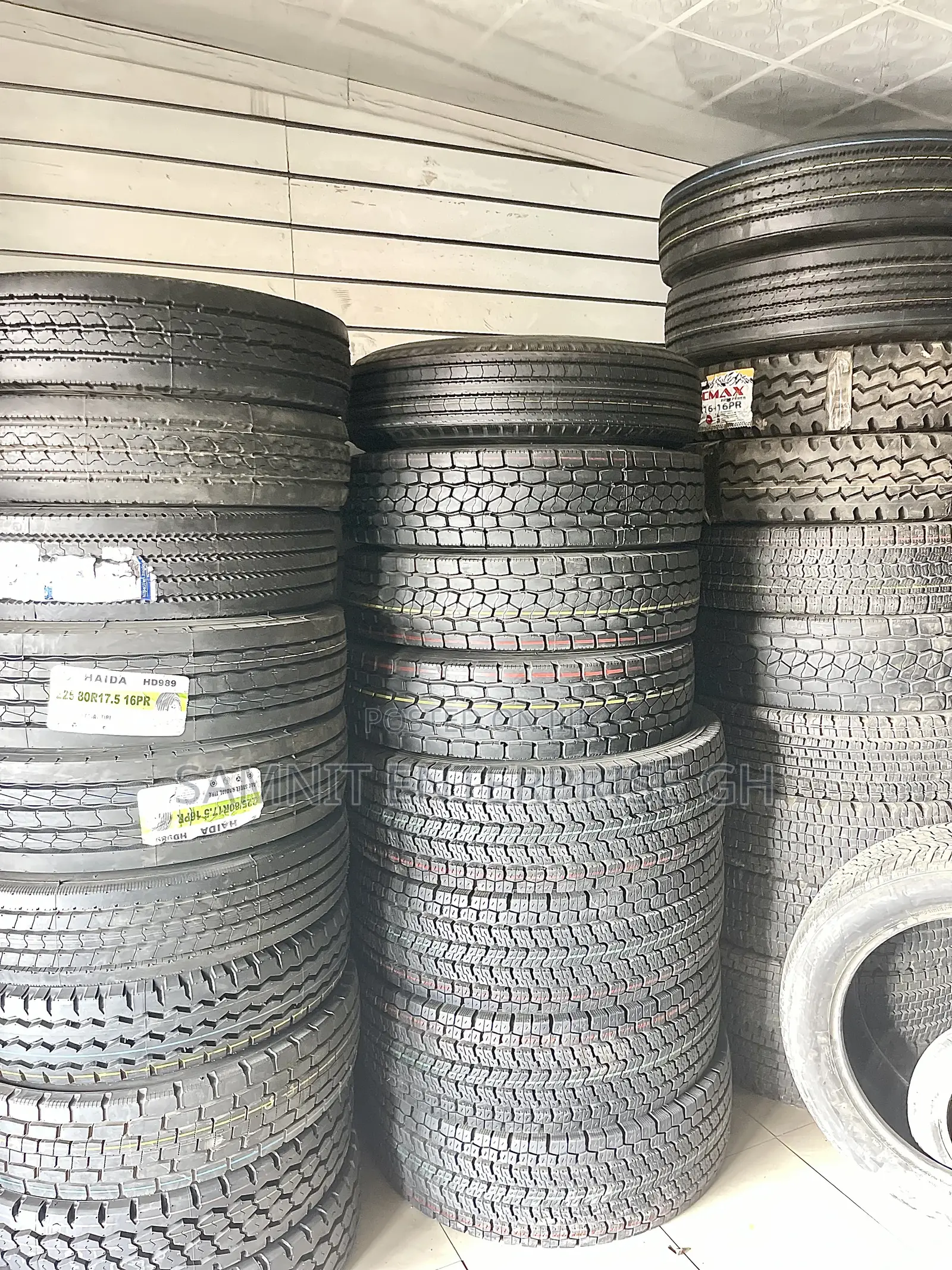Deals in All Kinds of Car Tyres in Different Sizes