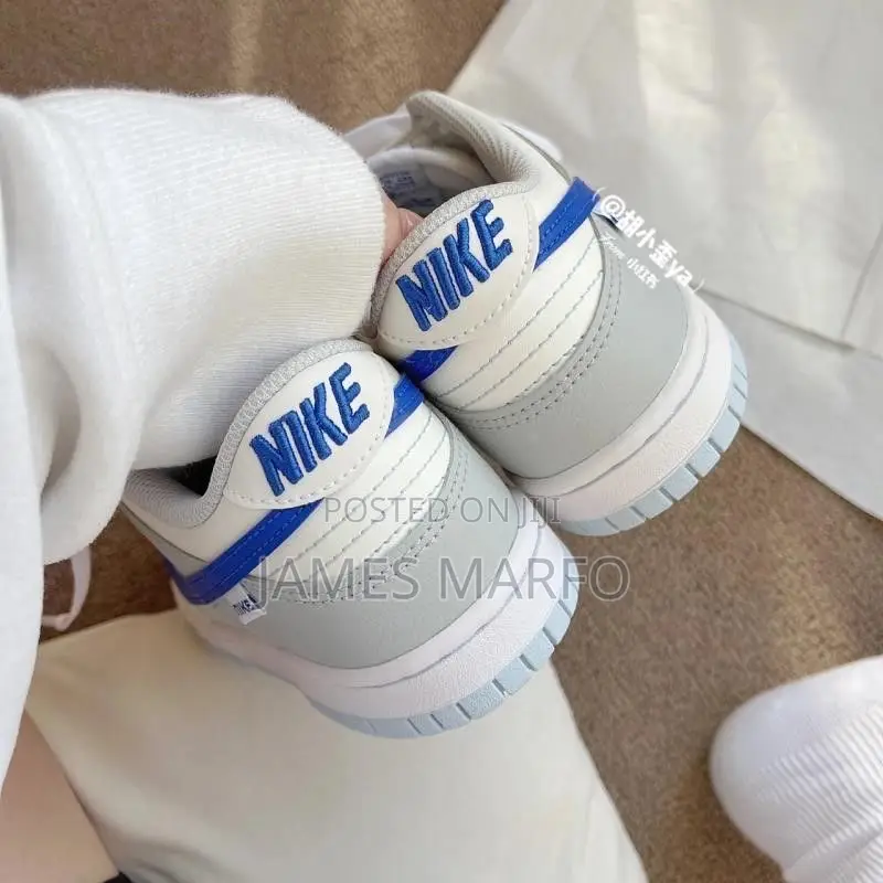 Nike Air Force Sneaker