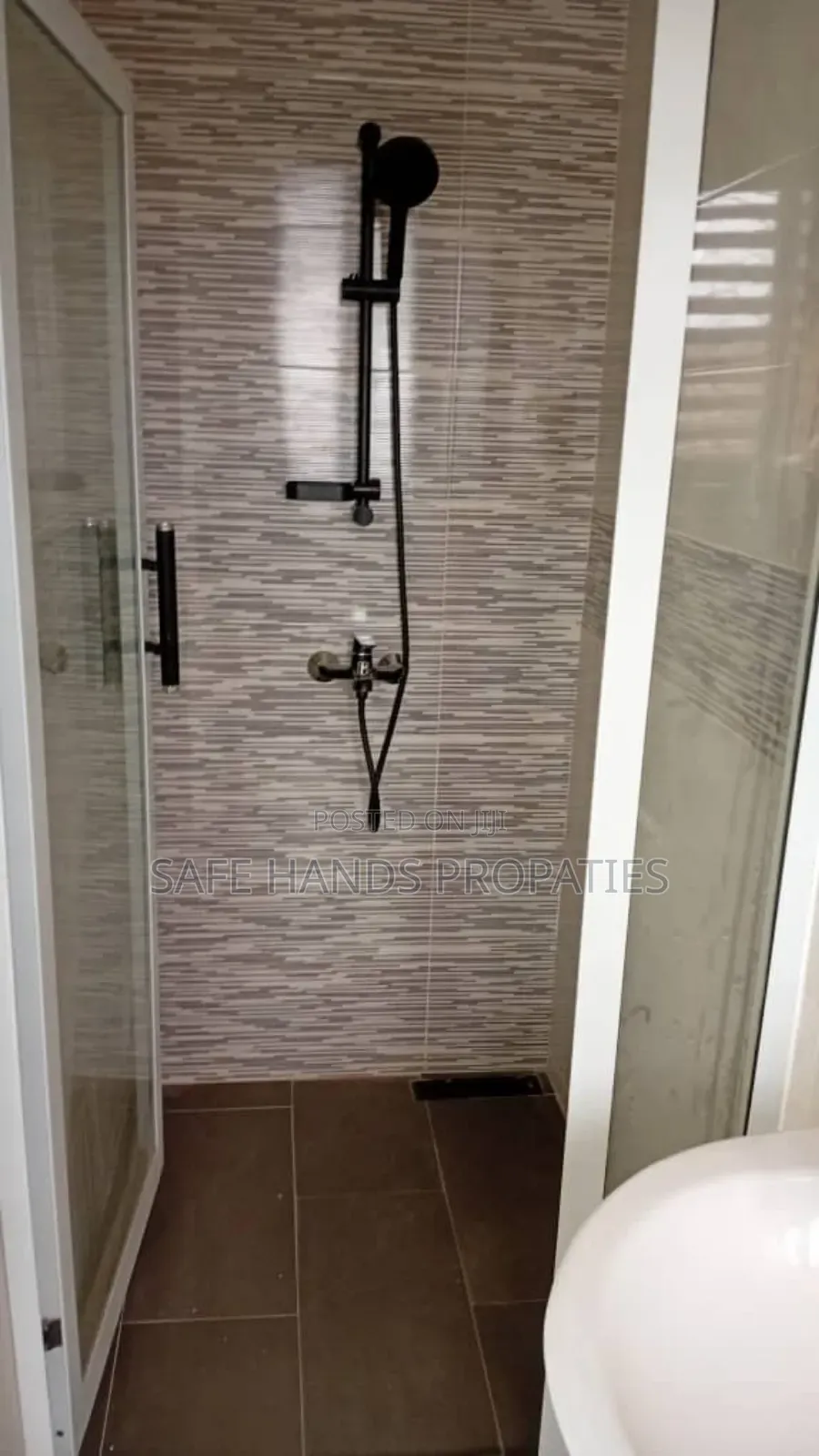 4bdrm Duplex in Housing Down, Accra Metropolitan for sale