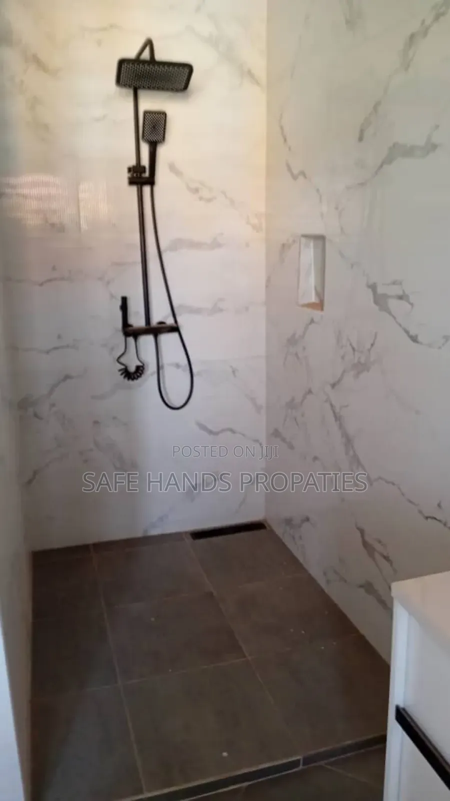 4bdrm Duplex in Housing Down, Accra Metropolitan for sale