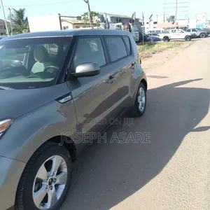 Kia Soul Base Hatchback 2017 Gray